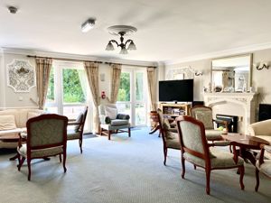 Communal Lounge- click for photo gallery